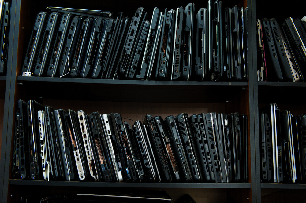 laptops-organized-on-shelf